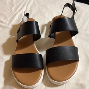 Women’s black flats, size 7..5- Shoe Republica LA